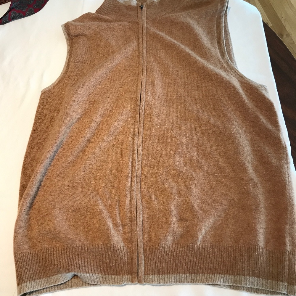 Cashmere vest with full zipper